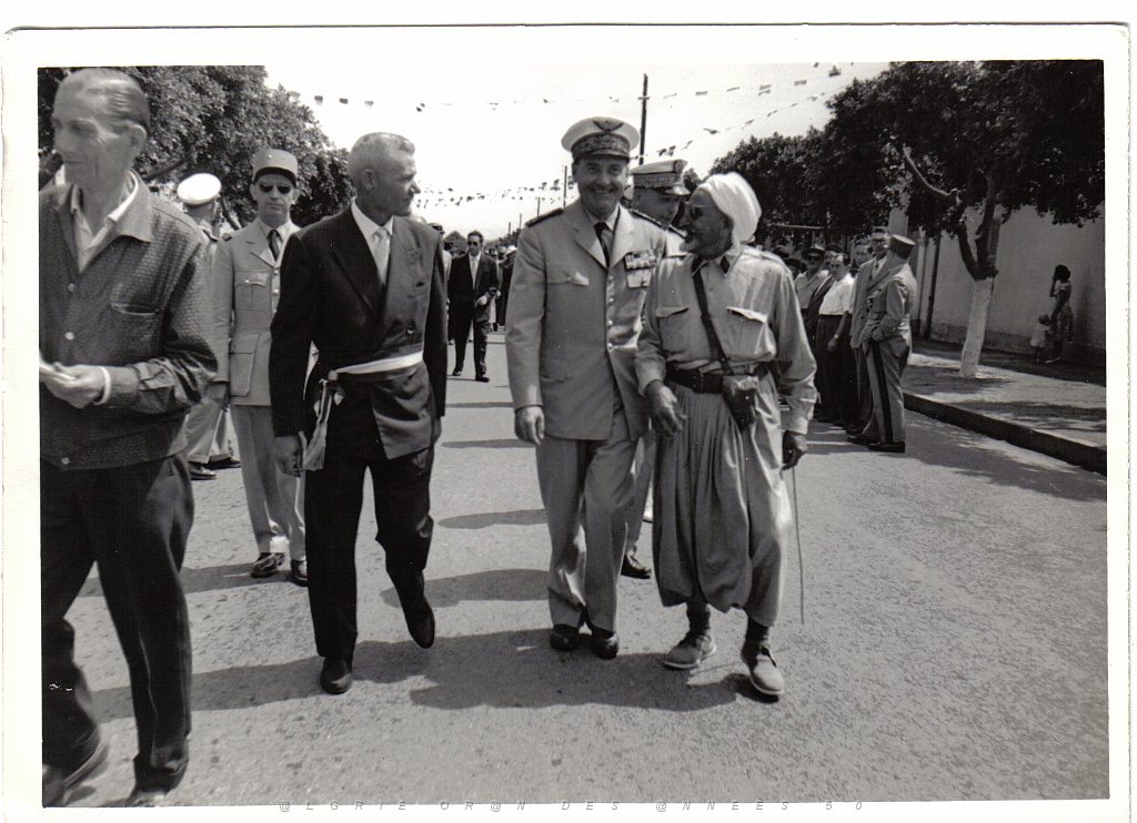 BOU SFER 06 JUILLET 1958 POSE DE LA PREMIERE PIERRE DU MONUMENT AUX MORTS 016.jpg